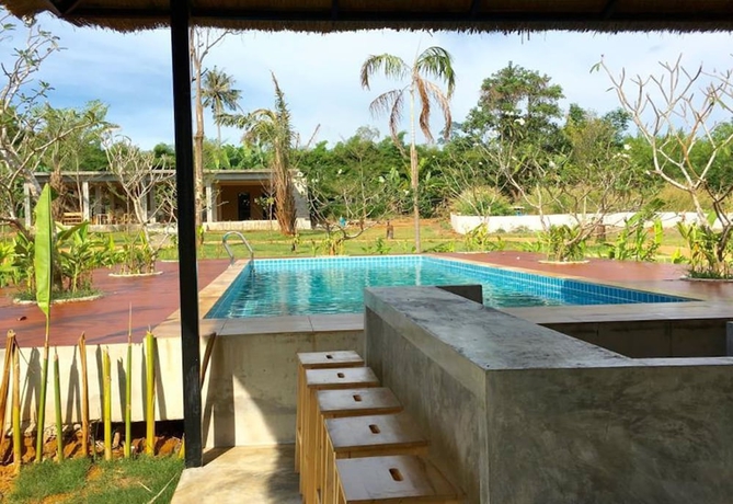 Imagen de la piscina del Hotel Ao Kao White Sand Beach Resort. Foto 18