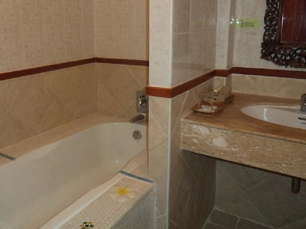 Imagen de la habitación del Hotel Ao Nang Bay Resort. Foto 9