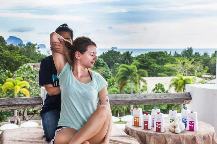 Imagen de la piscina del Hotel Ao Nang Colors - Aonang Beach. Foto 13