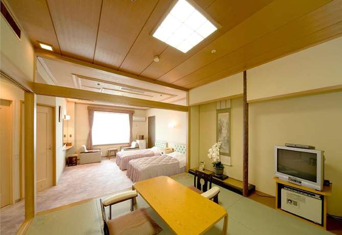 Imagen de la habitación del Hotel Aoshima Grand. Foto 15