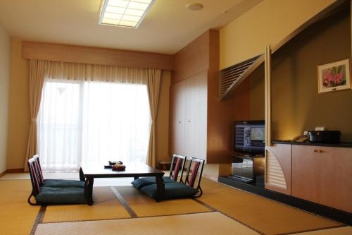 Imagen de la habitación del Hotel Aoyama Garden Resort Rosa Blanca. Foto 10