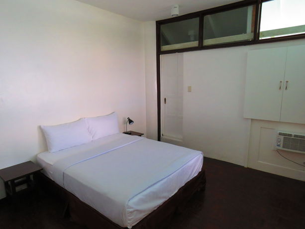 Imagen de la piscina del Hotel Aozora Seaside Mactan. Foto 16