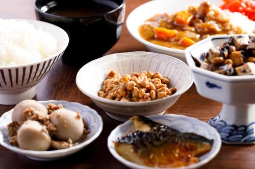 Imagen del bar/restaurante del Hotel Apa Kodemmacho-ekimae. Foto 2