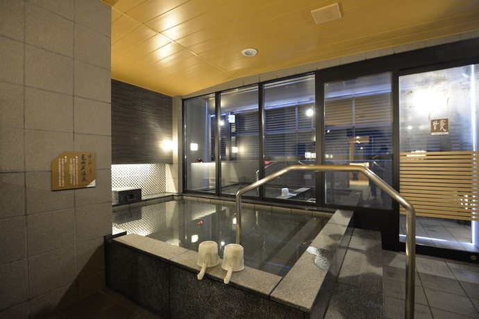 Imagen de la piscina del Hotel Apa Saitama Higashimatuyama Eki Station. Foto 10