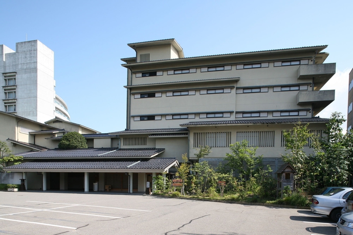 Imagen de los exteriores del Hotel Apa and Resort Kaga Katayamazu Onsen Kasuikyo. Foto 11