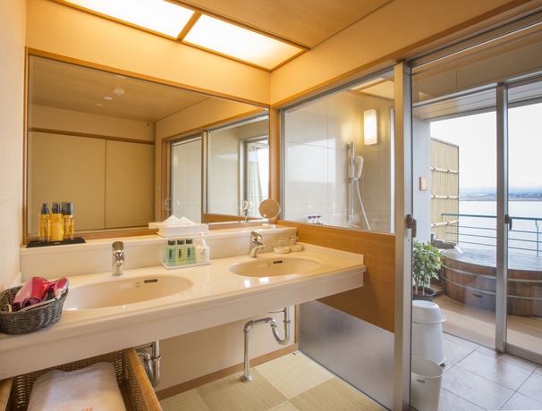 Imagen de la habitación del Hotel Apa and Resort Kaga Katayamazu Onsen Kasuikyo. Foto 6