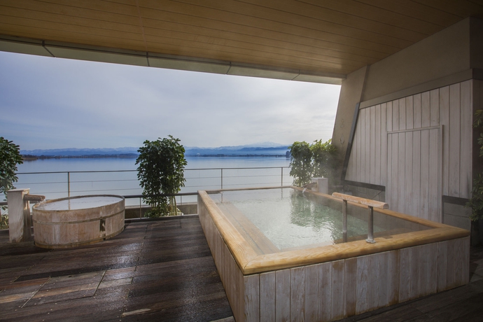 Imagen de la piscina del Hotel Apa and Resort Kaga Katayamazu Onsen Kasuikyo. Foto 13