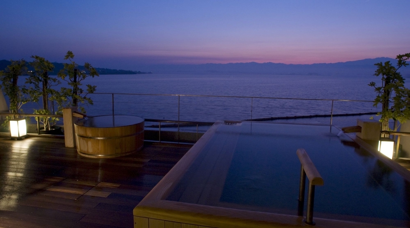 Imagen de la piscina del Hotel Apa and Resort Kaga Katayamazu Onsen Kasuikyo. Foto 14