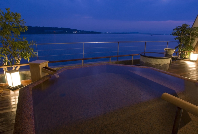 Imagen de la piscina del Hotel Apa and Resort Kaga Katayamazu Onsen Kasuikyo. Foto 15