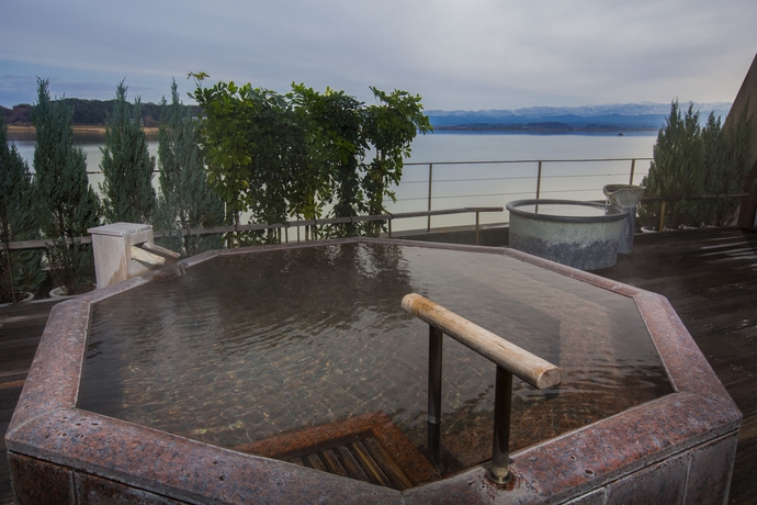 Imagen de la piscina del Hotel Apa and Resort Kaga Katayamazu Onsen Kasuikyo. Foto 16