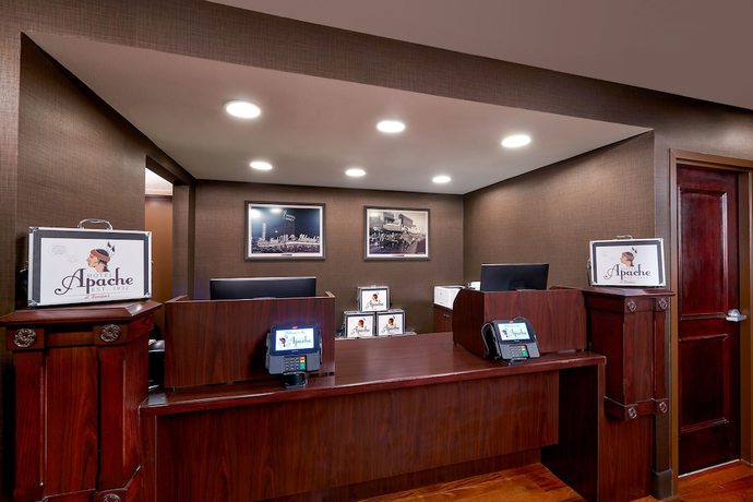 Imagen de los interiores del Hotel Apache. Foto 15