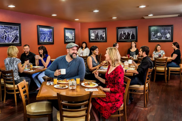 Imagen del bar/restaurante del Hotel Apache. Foto 4