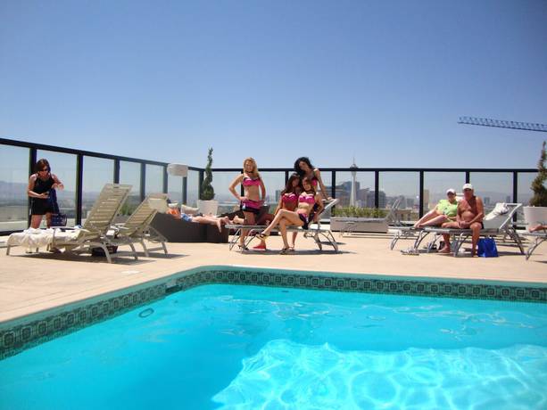 Imagen de la piscina del Hotel Apache. Foto 20