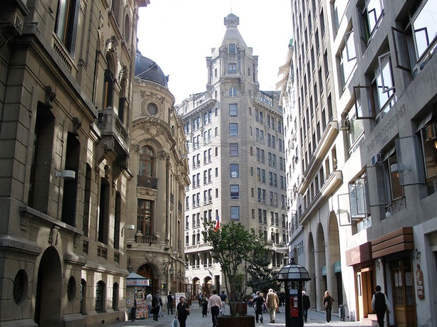 Imagen de los exteriores del Hotel Apart Agustinas Plaza Santiago. Foto 5