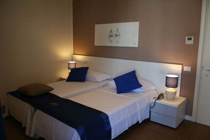 Imagen de la habitación del Hotel Apart Atlantic, Grado. Foto 13