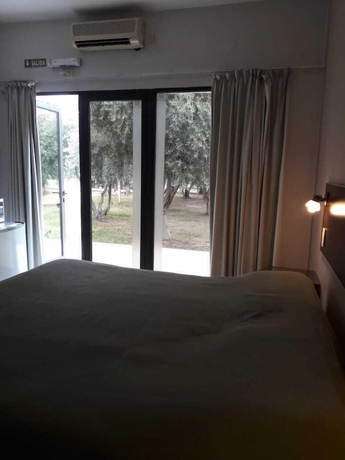 Imagen de la habitación del Hotel Apart Caba&ntilde;as Olivos del Sol. Foto 5