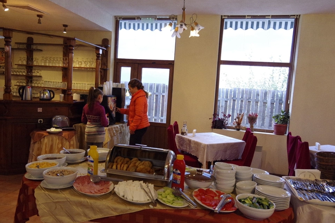 Imagen del bar/restaurante del Hotel Apart- Four Leaf Clover Bansko. Foto 8