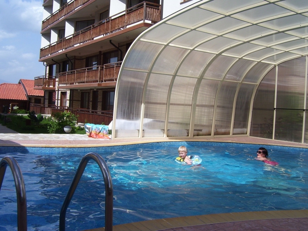 Imagen de la piscina del Hotel Apart- Four Leaf Clover Bansko. Foto 19
