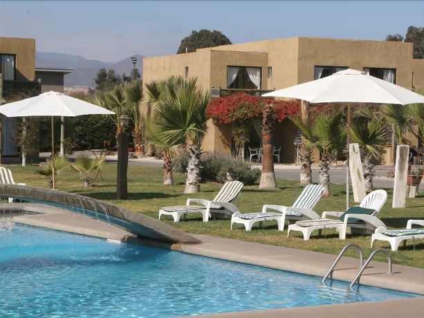 Imagen de la piscina del Hotel Apart Gran Pacifico. Foto 16
