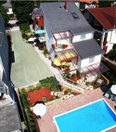 Imagen general del Hotel Apart H&eacute;v&iacute;zi H&aacute;z. Foto 9