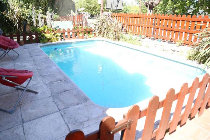 Imagen de la piscina del Hotel Apart Hoster&iacute;a Plaza. Foto 19