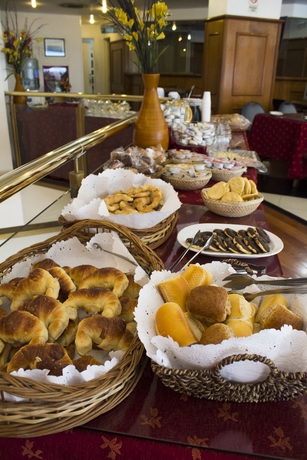 Imagen del bar/restaurante del Hotel Apart Hotel Cabildo Suites. Foto 3