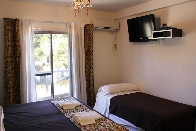 Imagen de la habitación del Hotel Apart Hotel Neptuno. Foto 2