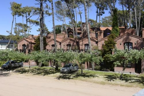 Imagen general del Hotel Apart Las Hadas Carilo. Foto 4