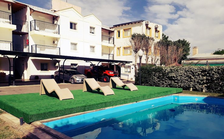 Imagen de la piscina del Hotel Apart Pueblo Viejo. Foto 11