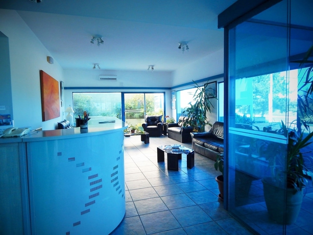 Imagen de los interiores del Hotel Apart Punta Azul. Foto 18
