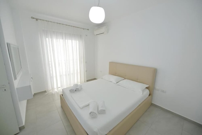 Imagen de la habitación del Hotel ApartMiramare Sarande. Foto 4