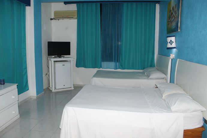 Imagen de la habitación del Hotel Aparta Azzurra. Foto 15
