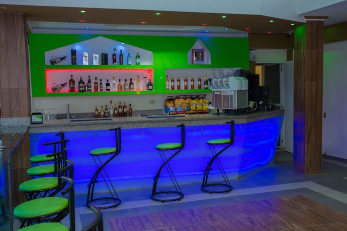 Imagen del bar/restaurante del Hotel Aparta Don Olivo. Foto 2