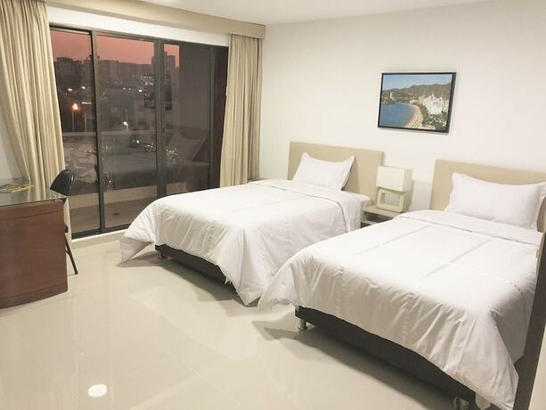 Imagen de la habitación del Hotel Aparta Mediterraneo. Foto 13