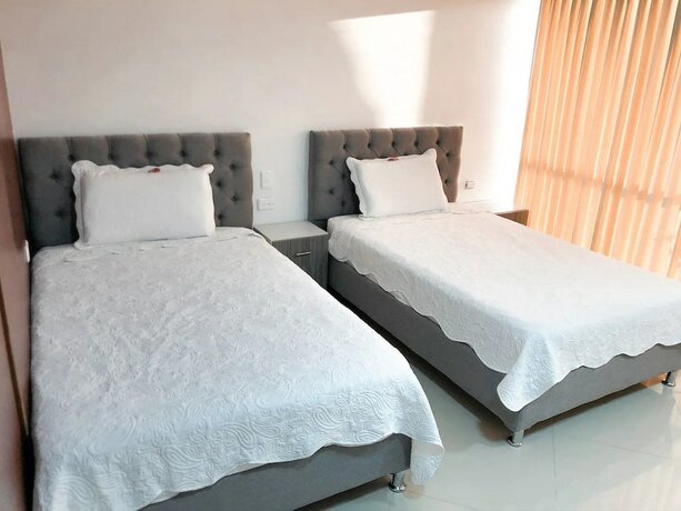 Imagen de la habitación del Hotel Aparta Mediterraneo. Foto 15