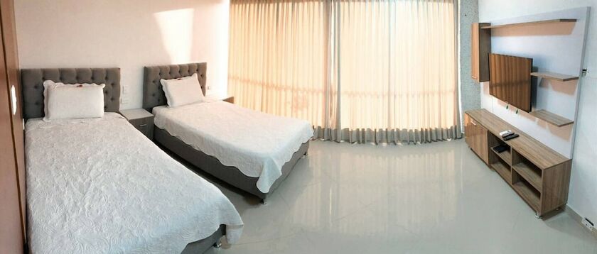 Imagen de la habitación del Hotel Aparta Mediterraneo. Foto 17