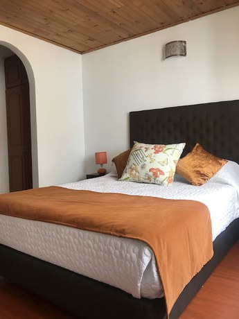 Imagen de la habitación del Hotel Aparta Oporto 83. Foto 2