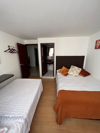 Imagen de la habitación del Hotel Aparta Oporto 83. Foto 3