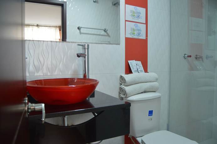 Imagen de la habitación del Hotel Aparta Oporto 83. Foto 10