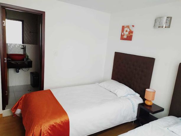 Imagen de la habitación del Hotel Aparta Oporto 83. Foto 13