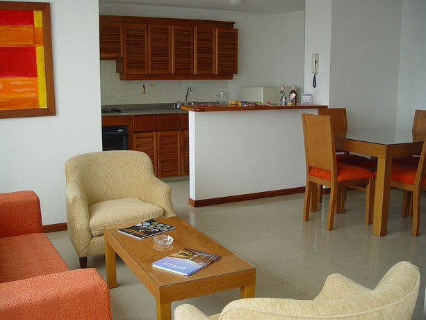 Imagen de los interiores del Hotel Aparta Portal Del Rodeo. Foto 9