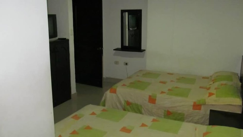 Imagen de la habitación del Hotel Aparta Roca Marina. Foto 10