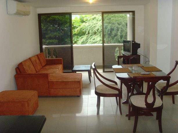 Imagen de la habitación del Hotel Aparta Roca Marina. Foto 12