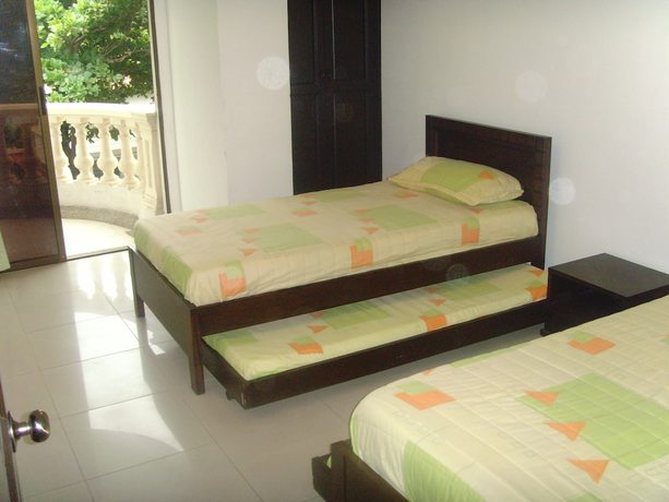 Imagen de la habitación del Hotel Aparta Roca Marina. Foto 14