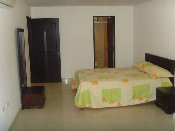 Imagen de la habitación del Hotel Aparta Roca Marina. Foto 15