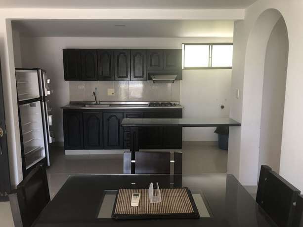 Imagen de la habitación del Hotel Aparta Roca Marina. Foto 16
