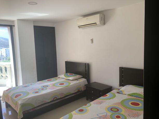 Imagen de la habitación del Hotel Aparta Roca Marina. Foto 18