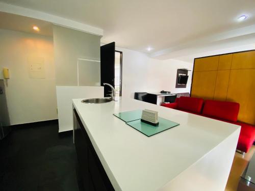 Imagen de la habitación del Hotel Aparta Suite Edificio Continental Bogotá. Foto 20