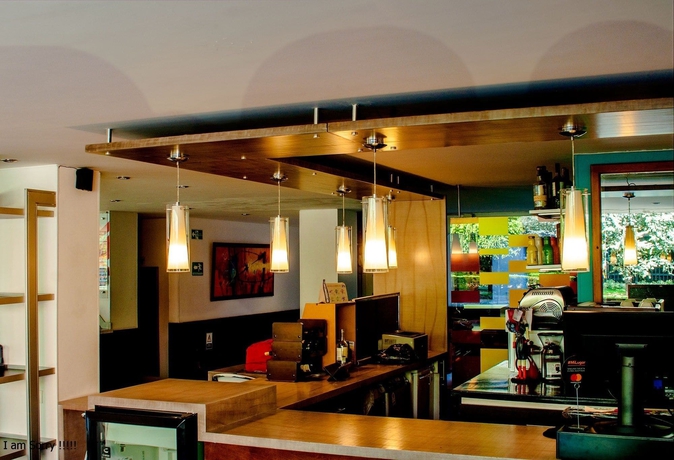 Imagen del bar/restaurante del Hotel Apartaestudios Los Andes. Foto 3