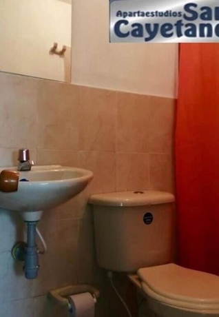 Imagen de la habitación del Hotel Apartaestudios San Cayetano. Foto 6